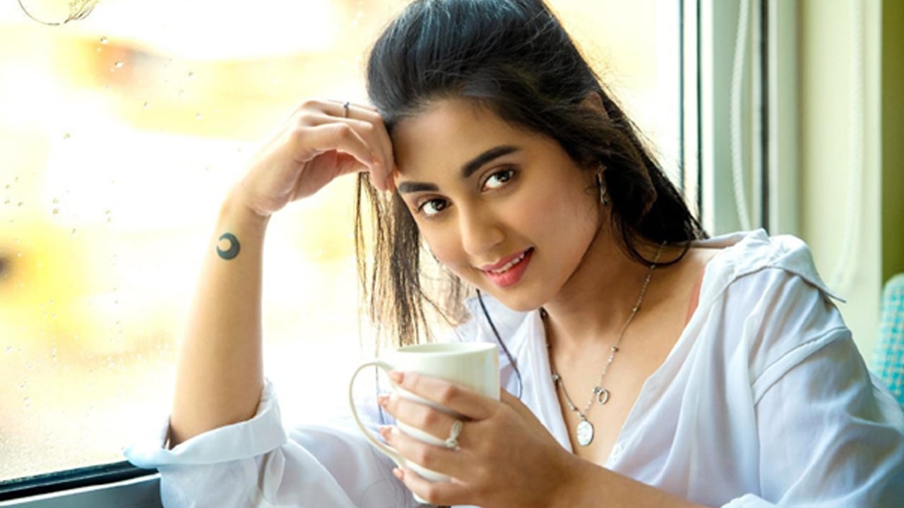 সবচেয়ে কঠিন যন্ত্রণার সঙ্গে লড়াই করছি: স্বস্তিকা