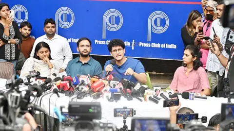 নাগরিকদের বিরুদ্ধে যুদ্ধ ঘোষণা করেছেন মোদি, বিক্ষোভে আসুন—আহ্বান ককরোচ নেতার