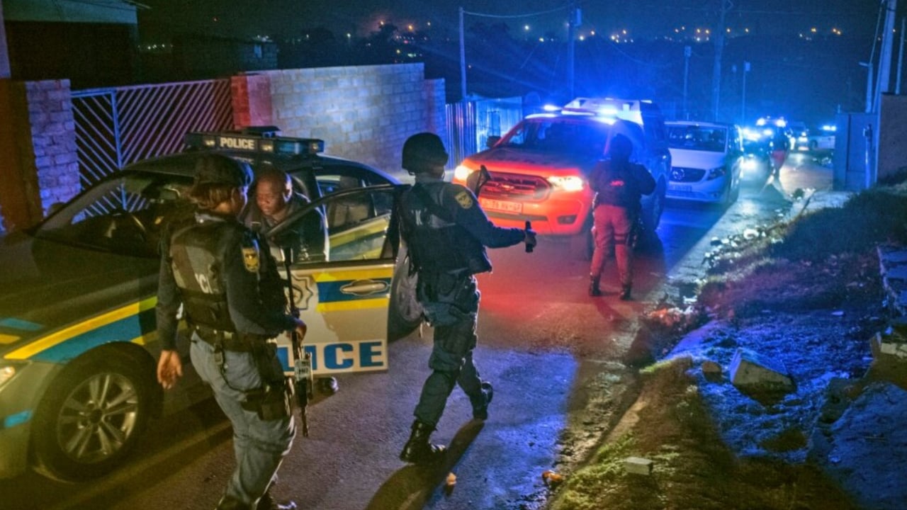 দক্ষিণ আফ্রিকায় বন্দুক হামলায় নিহত ৯