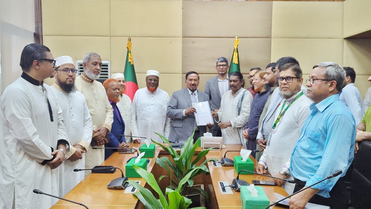 পদযাত্রা শেষে ১৪ দাবিতে স্পিকারের কাছে স্মারকলিপি, ছিলেন ১১ দলের নেতারা