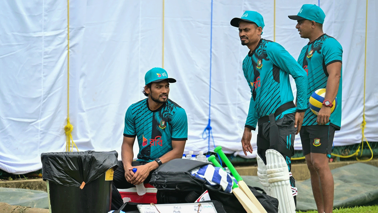 ঘুরে দাঁড়ানোর অপেক্ষায় বাংলাদেশ