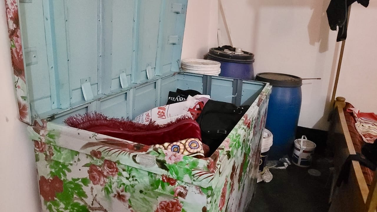 মন গলেনি ডাকাতদের, নিয়ে গেল মায়ের চিকিৎসার টাকা