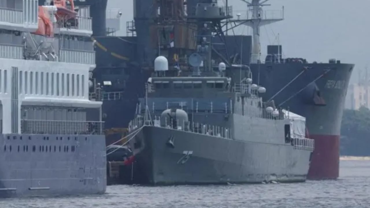 শ্রীলঙ্কার কাছে ডুবে যাচ্ছে ইরানি নৌবাহিনীর জাহাজ