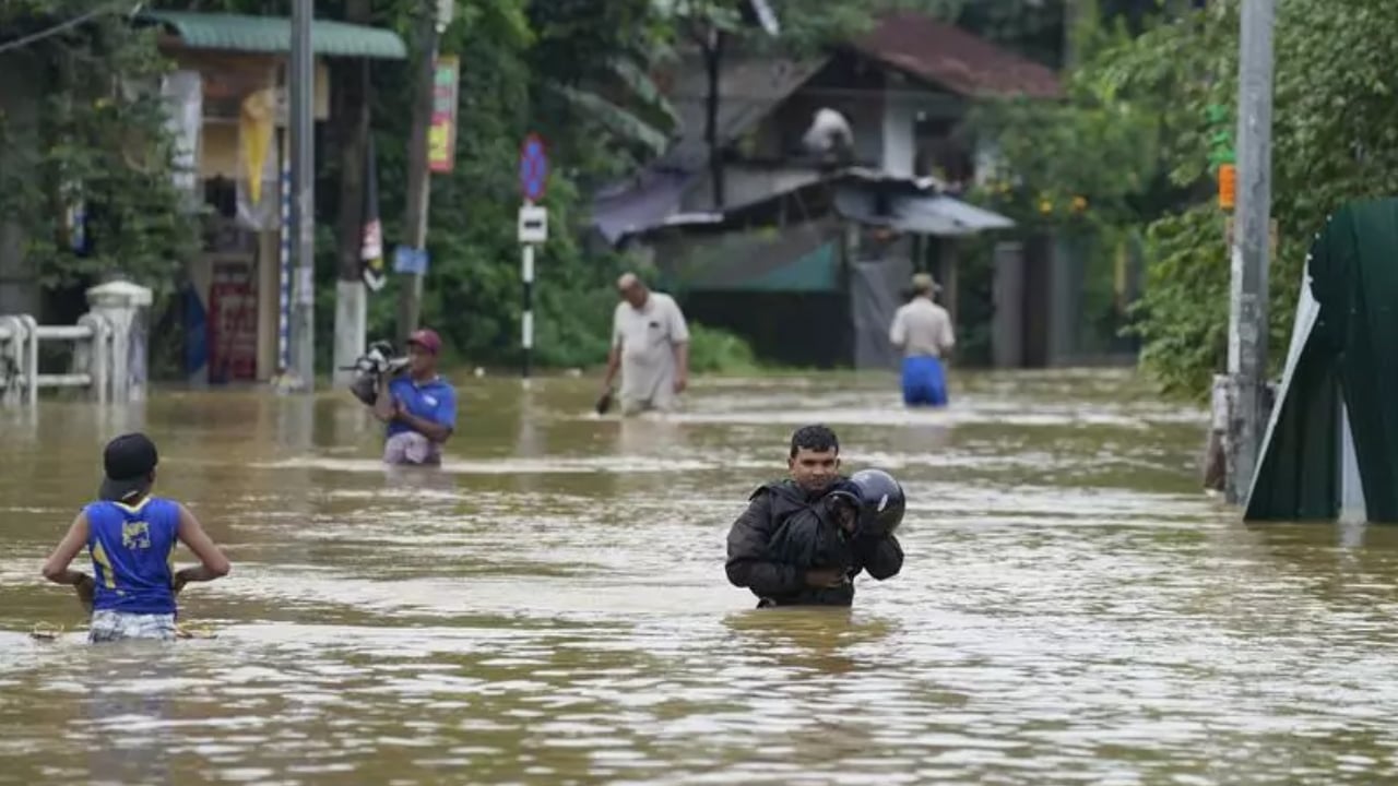 শ্রীলংকায় বন্যা-ভূমিধসে নিহতের সংখ্যা বেড়ে ৫৬