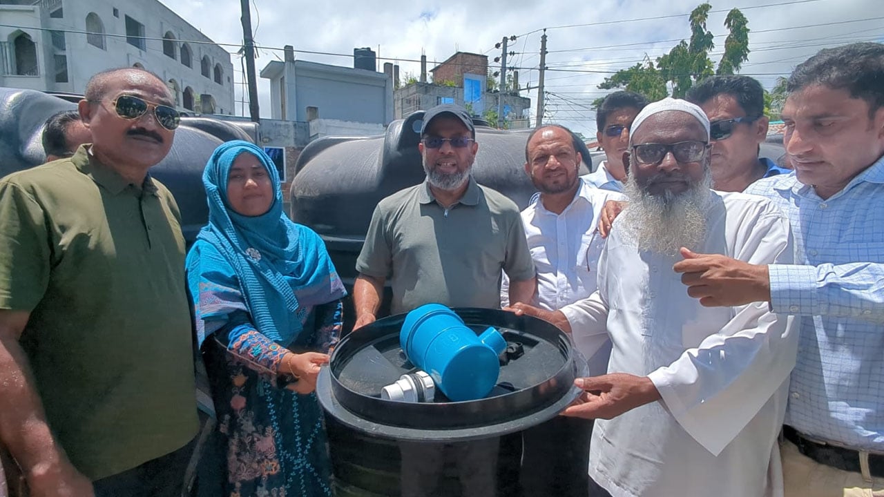 উপকূলের প্রত্যেক ঘরে সুপেয় পানির ট্যাংক পৌঁছে দেওয়া হবে: প্রতিমন্ত্রী