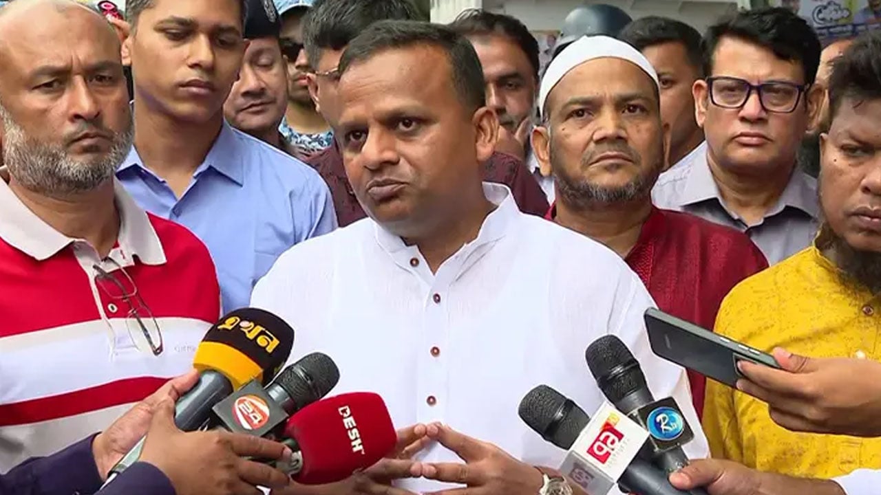 ঈদ যাত্রার শেষ সময়ের পরিস্থিতি পর্যবেক্ষণে সদরঘাটে প্রতিমন্ত্রী