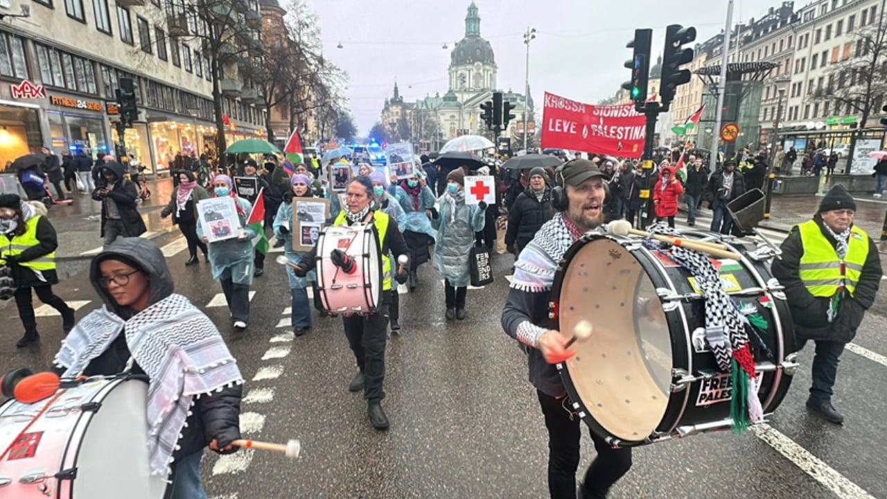 গাজায় ইসরাইলি হামলার প্রতিবাদে সুইডেনে ব্যাপক বিক্ষোভ