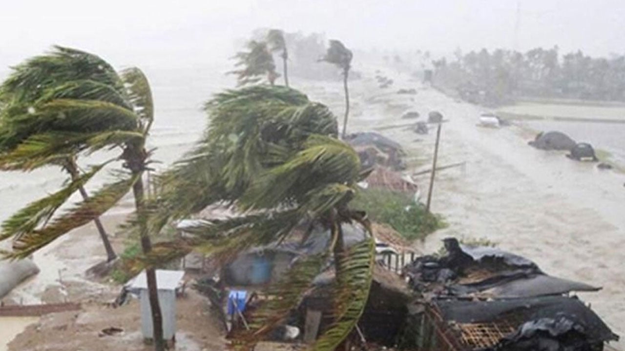 দেশের ৮ জেলায় ঝড়ের শঙ্কা, নদীবন্দরে সতর্কতা