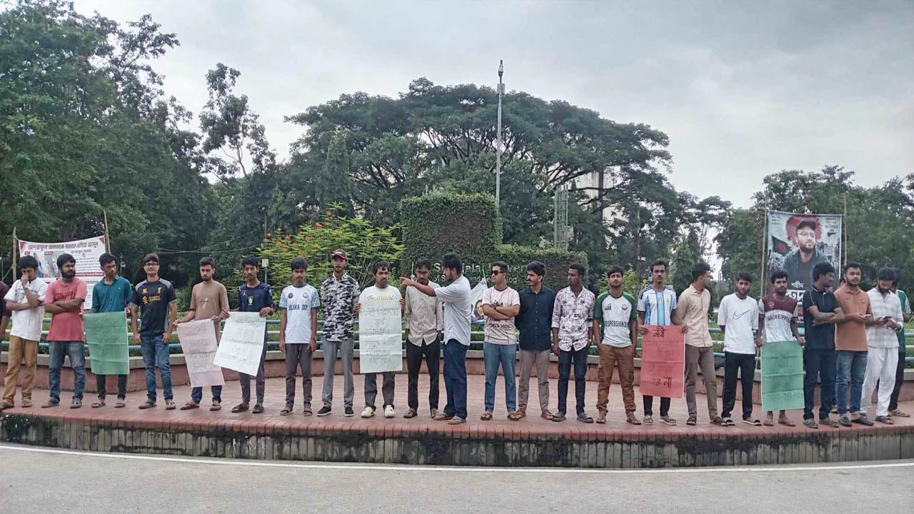 নারী শিক্ষার্থীকে নিয়ে আপত্তিকর মন্তব্য, ছাত্রশক্তি নেতার শাস্তি দাবি