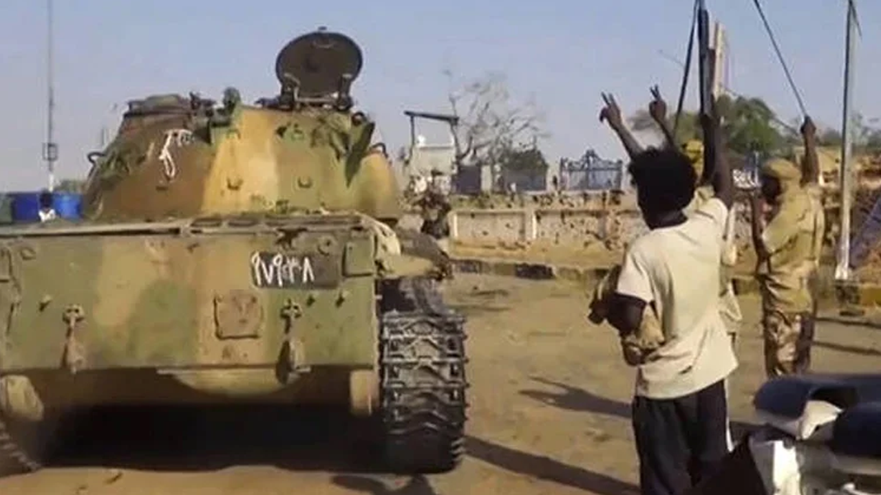 সুদানে আরএসএফ ও সেনাবাহিনীর মধ্যে রক্তক্ষয়ী সংঘর্ষ