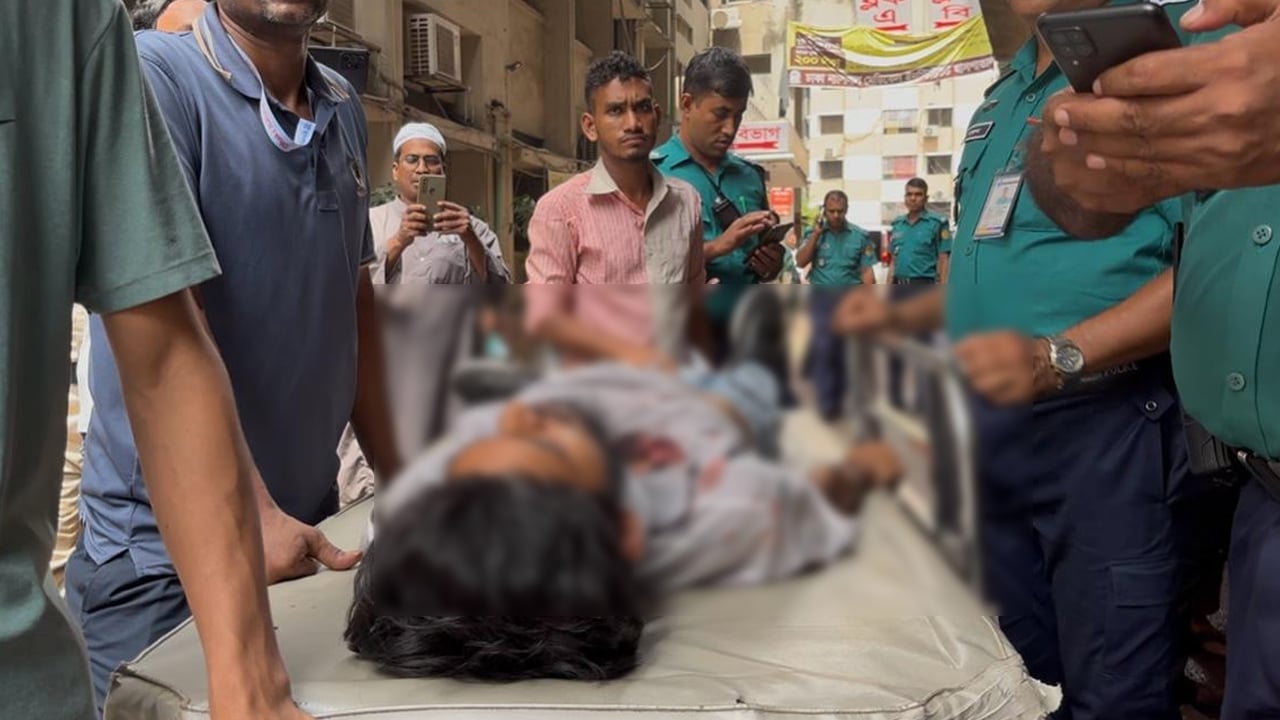 কাঠগড়ায় দাঁড়িয়ে আসামির আত্মহত্যার চেষ্টা