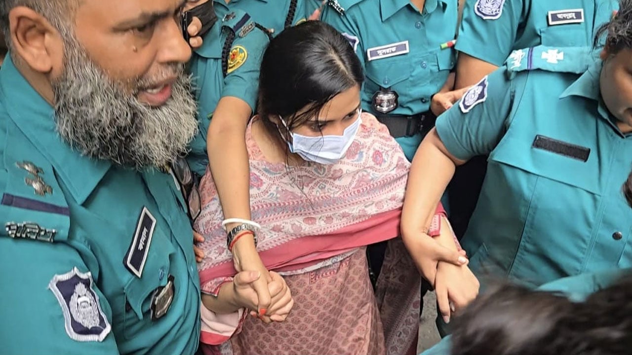 ৫ দিনের রিমান্ডে মেজর সাদিকের স্ত্রী সুমাইয়া