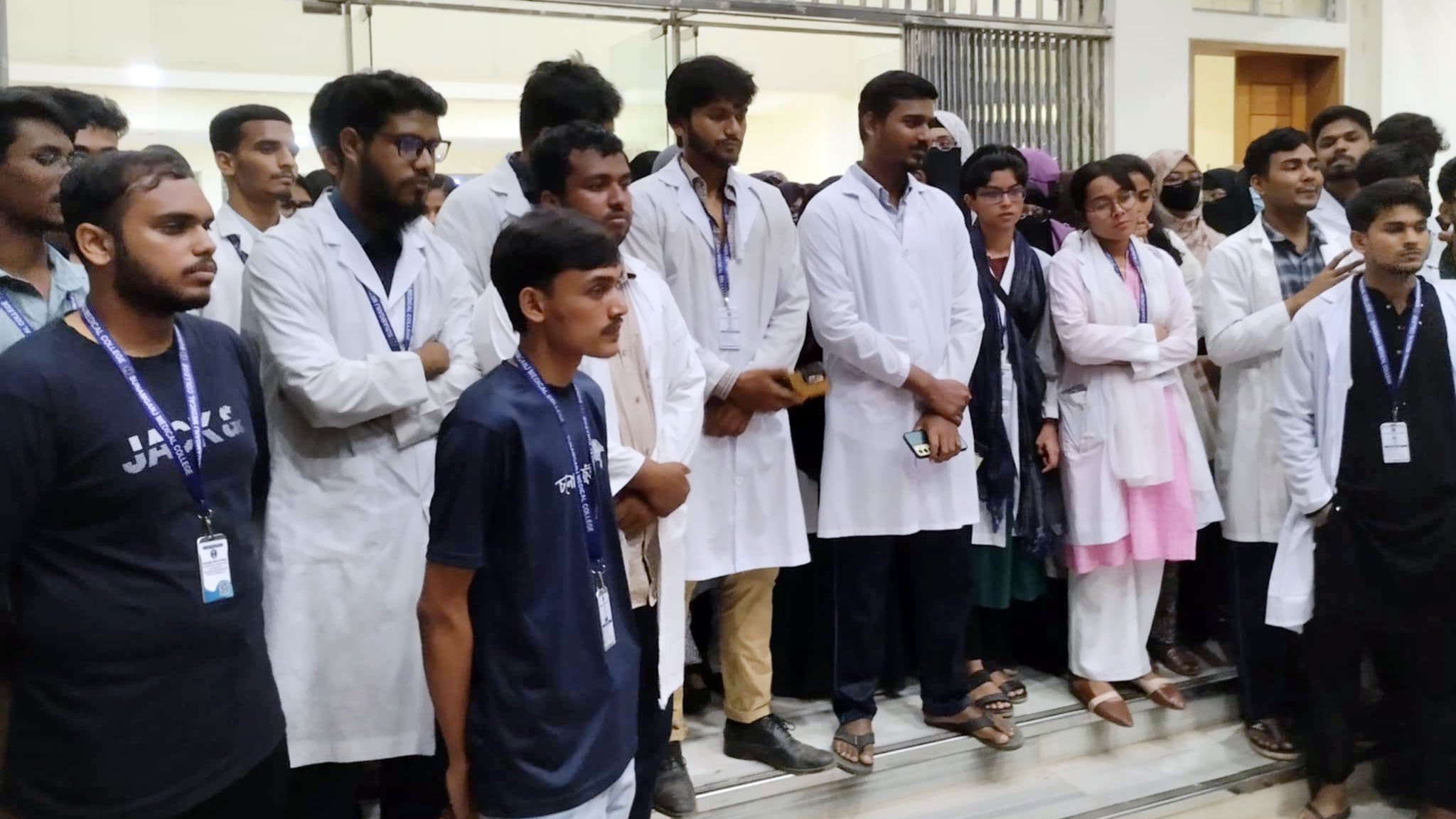 সুনামগঞ্জ মেডিকেল কলেজের শিক্ষার্থীদের ওপর লাঠিচার্জের প্রতিবাদে সংবাদ সম্মেলন