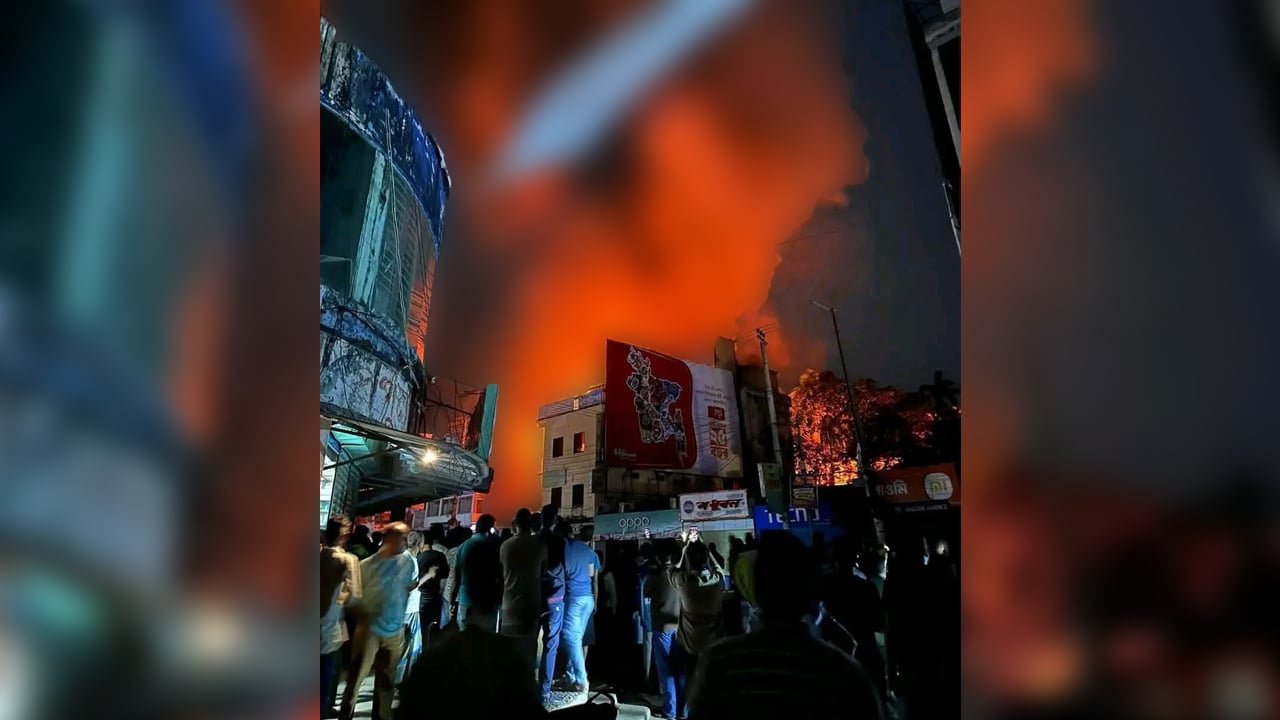 সুনামগঞ্জে মার্কেটে ভয়াবহ আগুন