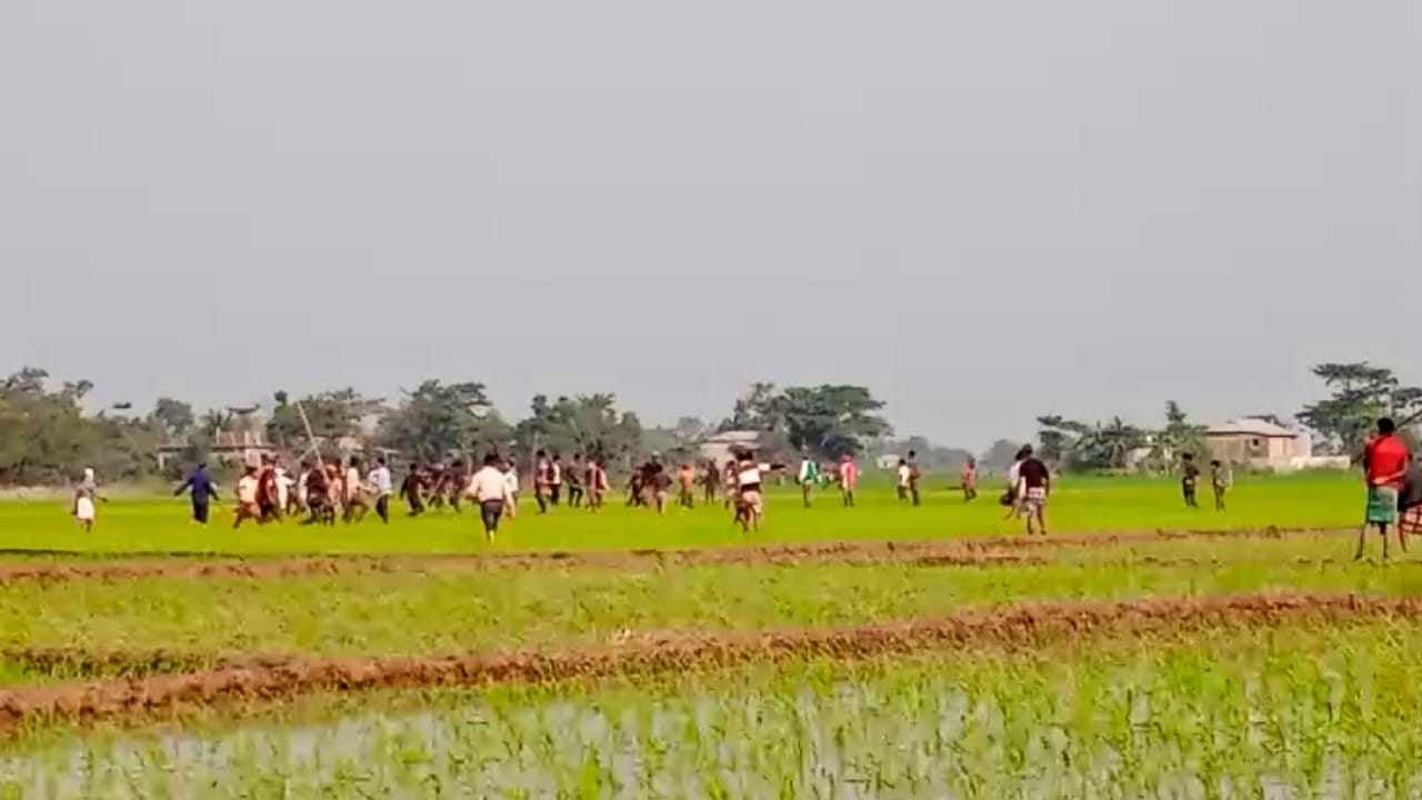 গরু ধান খাওয়ায় রক্তক্ষয়ী সংঘর্ষ, আহত ৪০