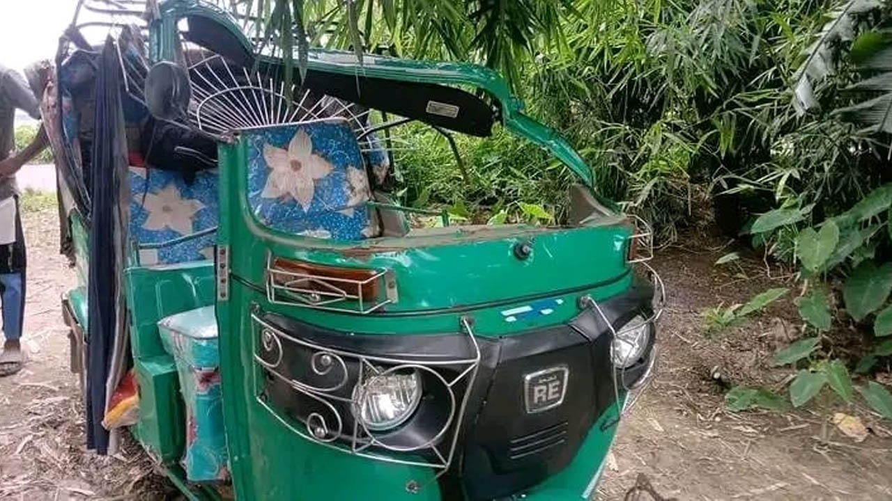 লেগুনা-সিএনজি মুখোমুখি সংঘর্ষে শিশুসহ নিহত ২, আহত ৬