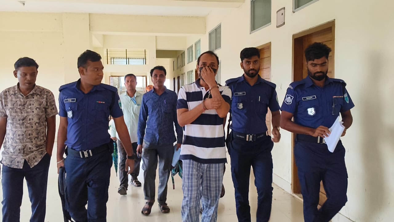 জনতার হাতে আটক আ. লীগ নেতা প্রদীপ কারাগারে