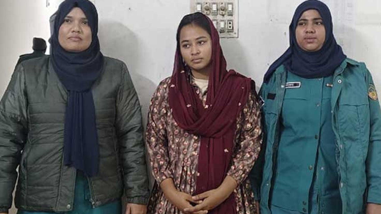 যে কারণে গ্রেপ্তার হলেন সমন্বয়ক পরিচয়ধারী তরুণী