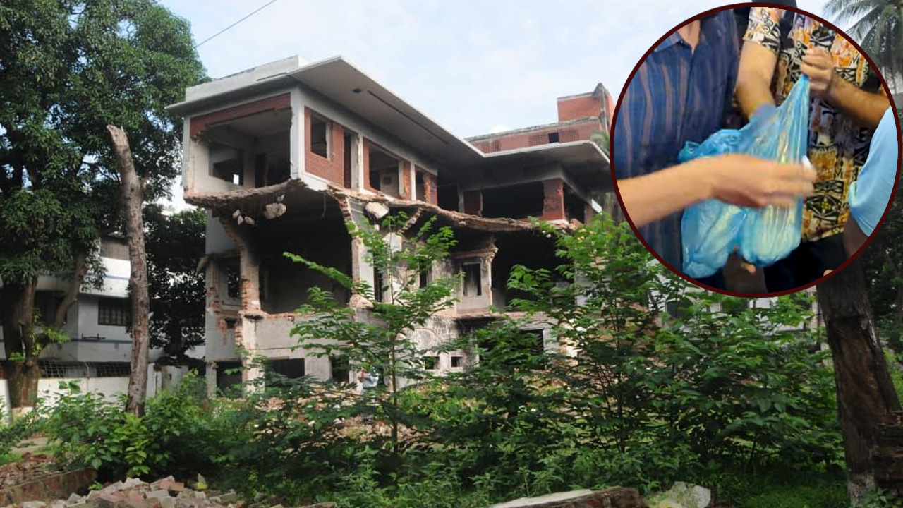 এবার ১৫ আগস্টে ধানমন্ডি ৩২ নম্বরে মিষ্টি বিতরণ