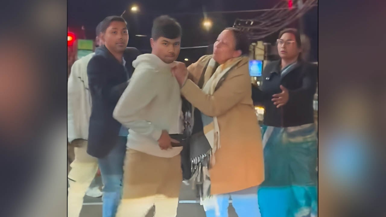 সিডনিতে আ. লীগের নেতাকর্মীদের সন্ত্রাসী কর্মকাণ্ড