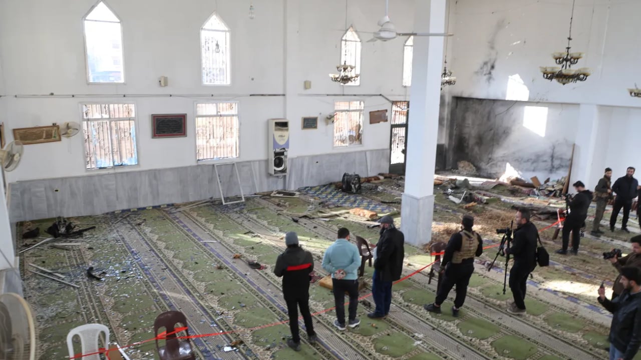 সিরিয়ায় জুমার নামাজ চলাকালে মসজিদে বিস্ফোরণ, নিহত ৮