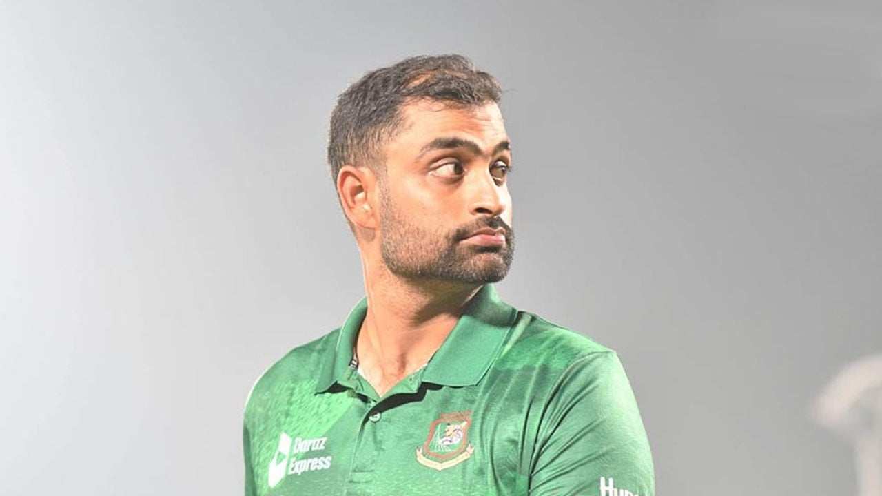 ‘ক্রিকেট বাদে আমি সবকিছু দেখছি, ক্রিকেটটা দেখছি না’