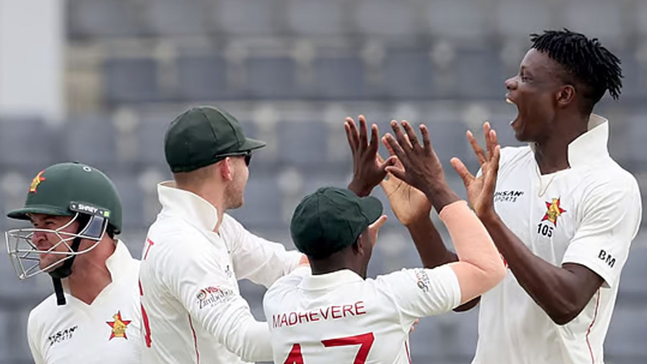 মুশফিককে হারিয়ে চা বিরতিতে বাংলাদেশ