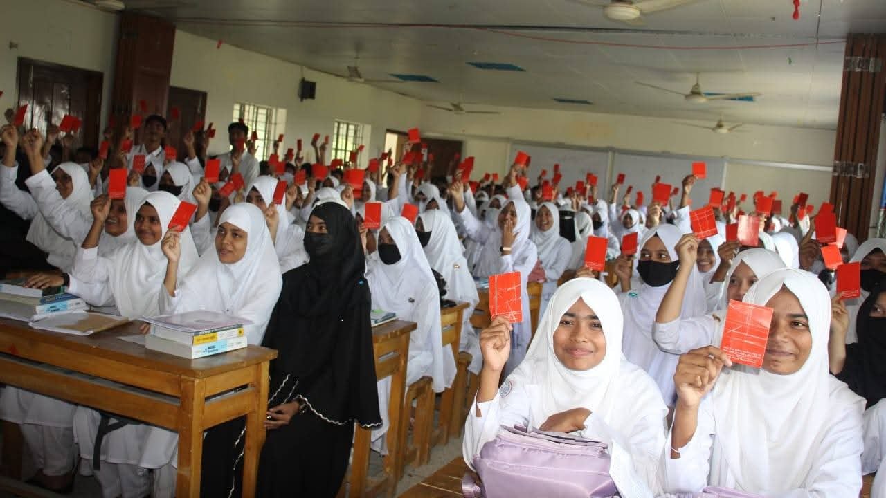 মাদককে লাল কার্ড দেখিয়ে শিক্ষার্থীদের শপথ