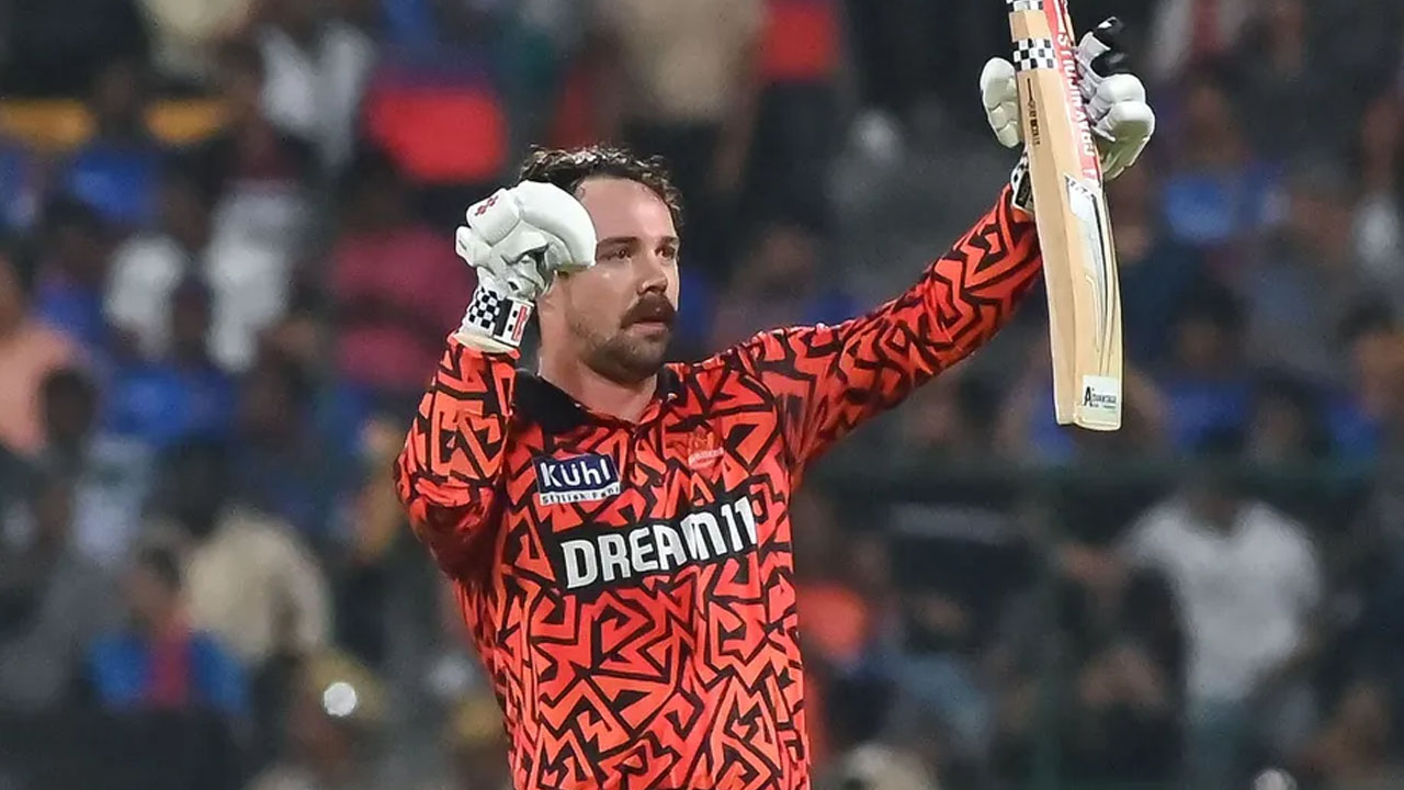 ভুলতে বসা করোনার কথা মনে করিয়ে দিলেন হেড