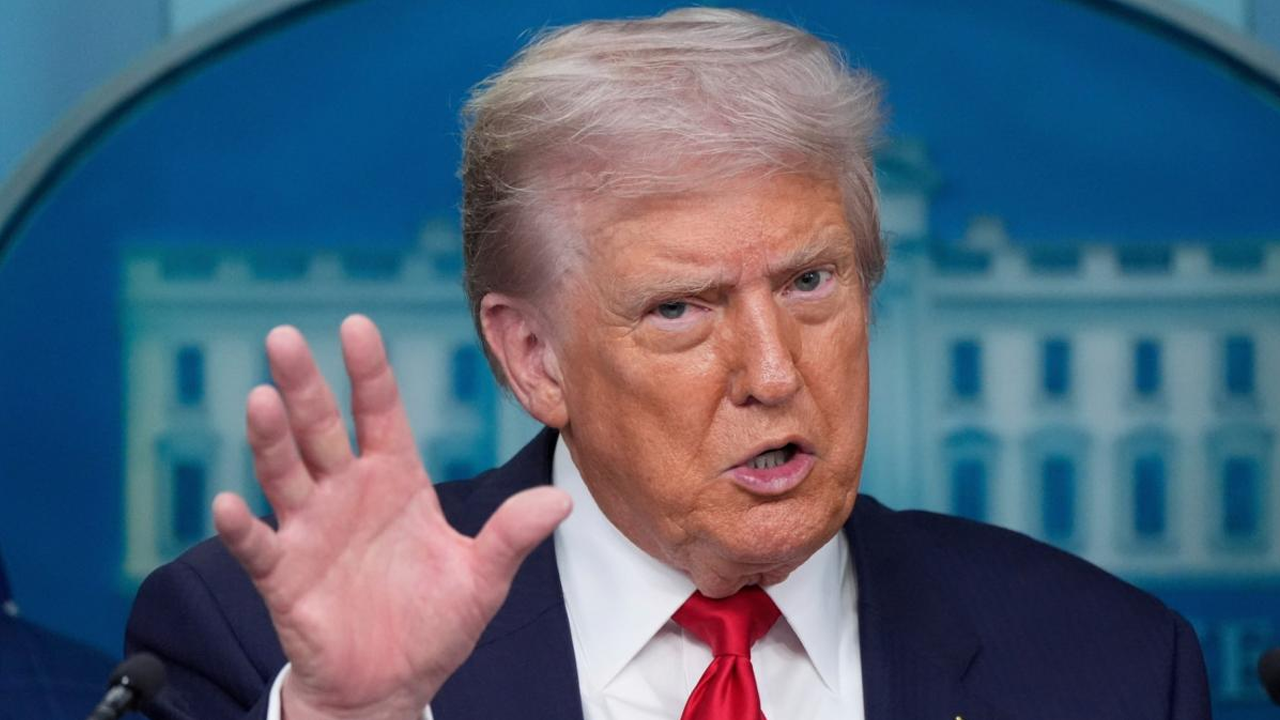 বৈঠকের আগে ইরানকে ট্রাম্পের হুঁশিয়ারি: ‘চুক্তি না করলে কঠিন পরিণতি’