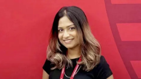 ছাত্রলীগের কেন্দ্রীয় নেত্রীর রাজনৈতিক পরিচয় গায়েব করে ‘আবেগী’ খবর মিডিয়ায়