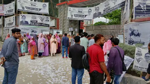 উপনির্বাচনে ব্যালটে সিল মারাসহ ব্যাপক অনিয়মের অভিযোগ, ইসির দাবি ভোট শান্তিপূর্ণ