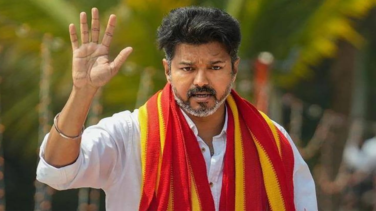 তামিলনাড়ুতে থালাপতি ঝড়, কেরলে বাম দুর্গ ভাঙছে কংগ্রেস!