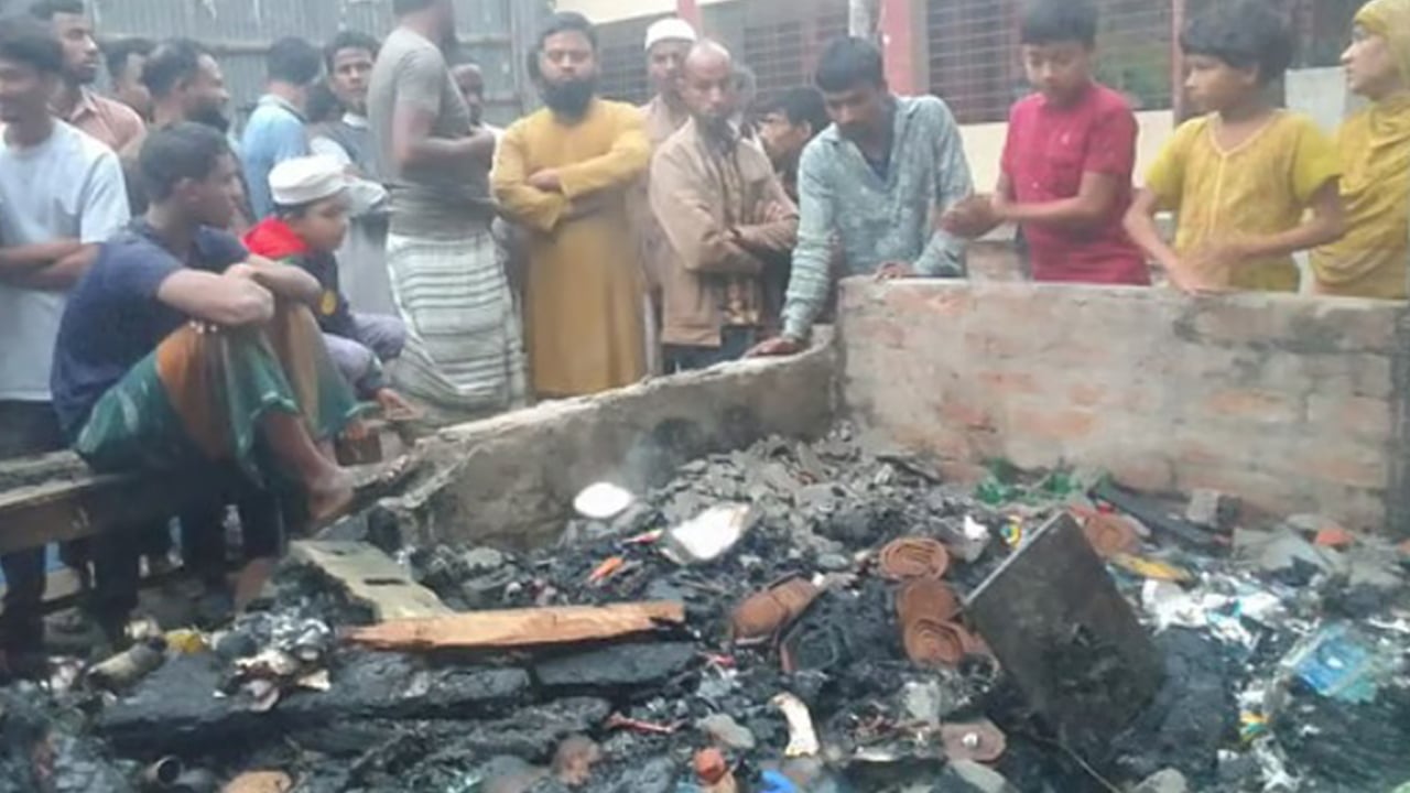 বিরাবাড়ি বাজারে ভয়াবহ অগ্নিকাণ্ড চার দোকান ভস্মীভূত