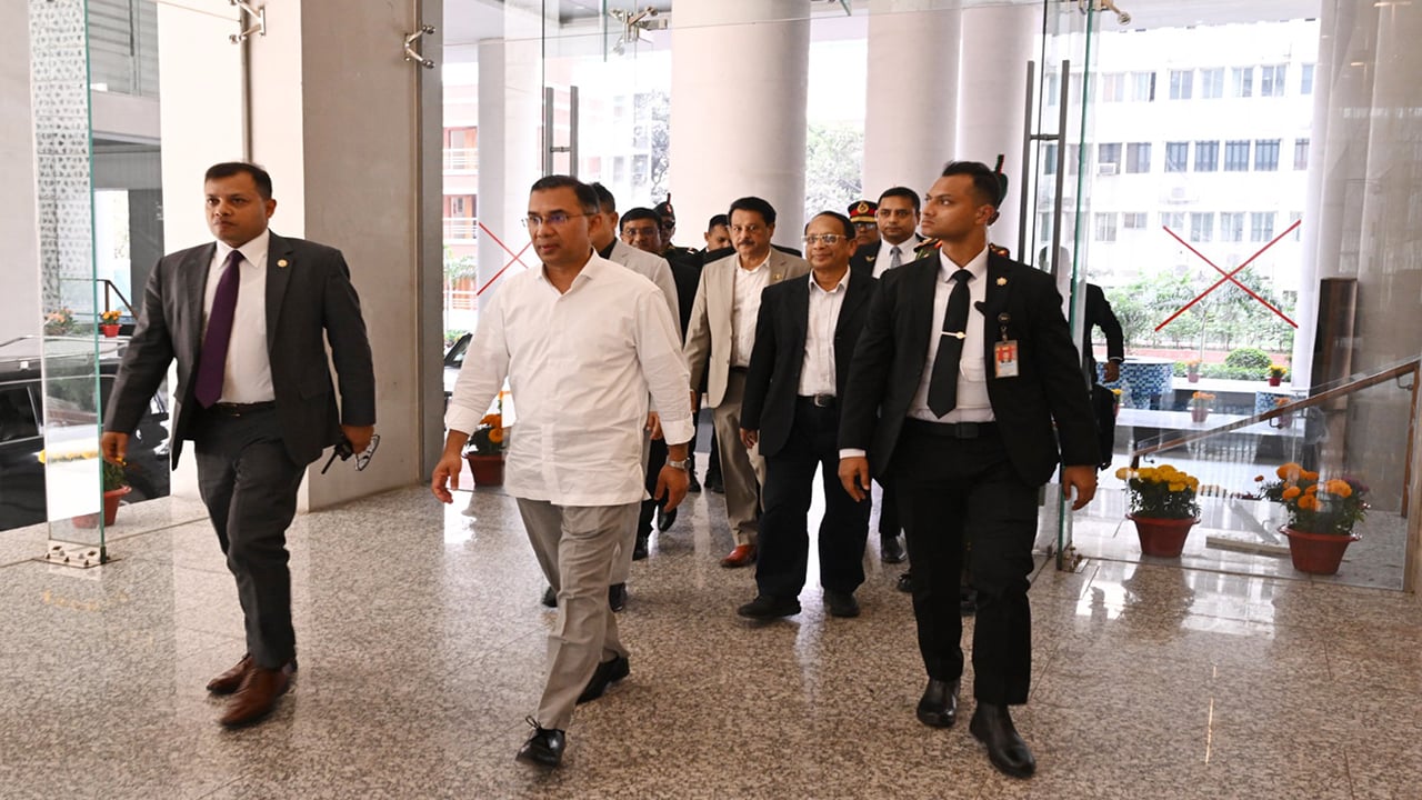 সচিবালয়ে প্রধানমন্ত্রী তারেক রহমান