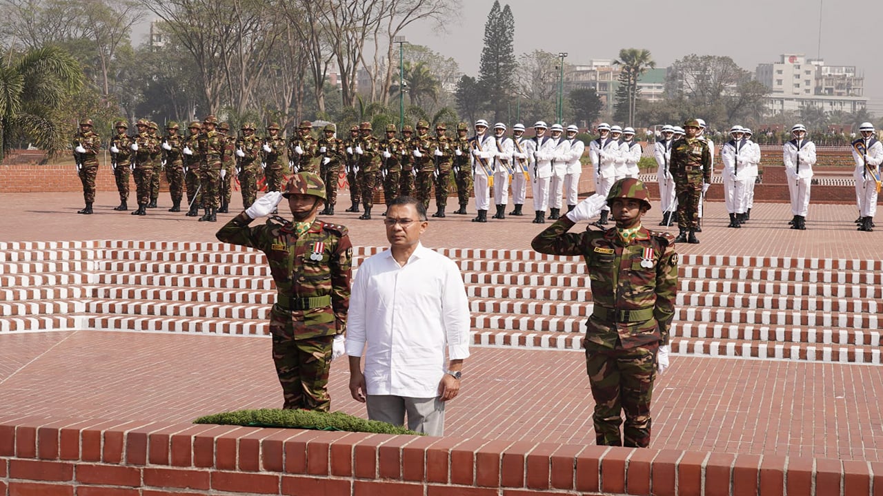 জাতীয় স্মৃতিসৌধে নতুন প্রধানমন্ত্রীর শ্রদ্ধা