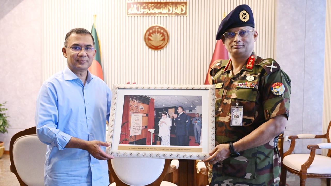 প্রধানমন্ত্রীর সঙ্গে বেপজার নির্বাহী চেয়ারম্যানের সাক্ষাৎ