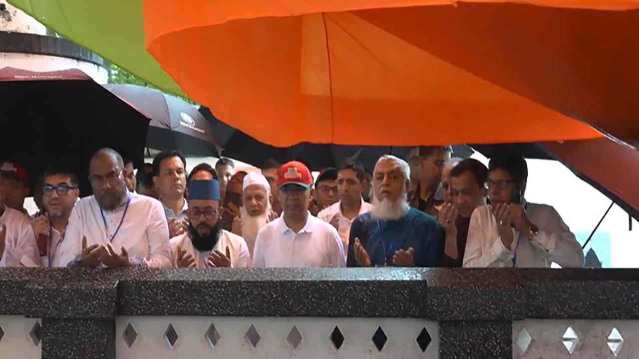 শাহজালাল (রহ.)-এর মাজার জিয়ারত করলেন প্রধানমন্ত্রী