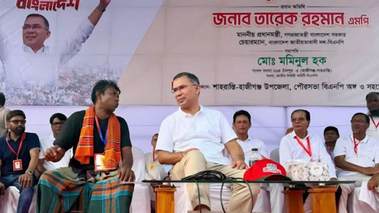 কৃষককে পাশে বসিয়ে কথা শুনলেন প্রধানমন্ত্রী