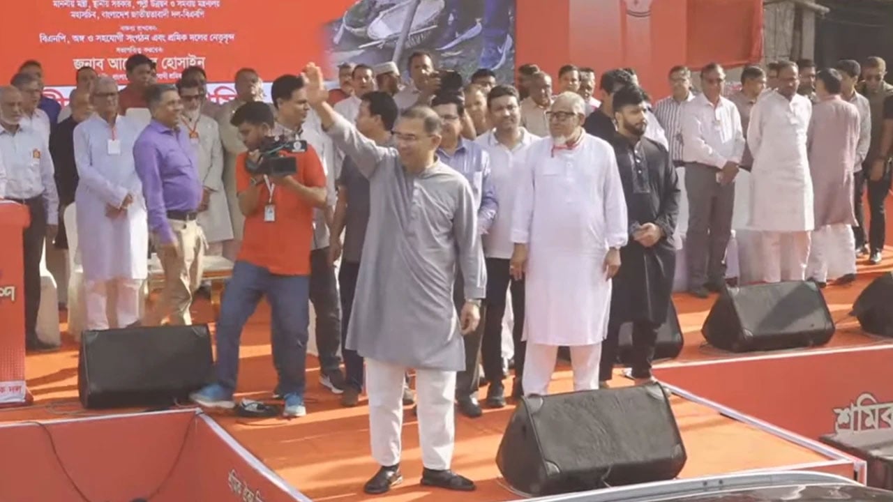 নয়াপল্টনে শ্রমিক সমাবেশে যোগ দিয়েছেন প্রধানমন্ত্রী
