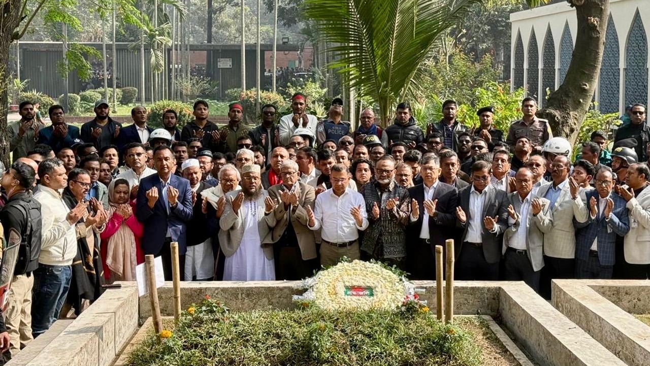 হাদির কবর জিয়ারত করলেন তারেক রহমান