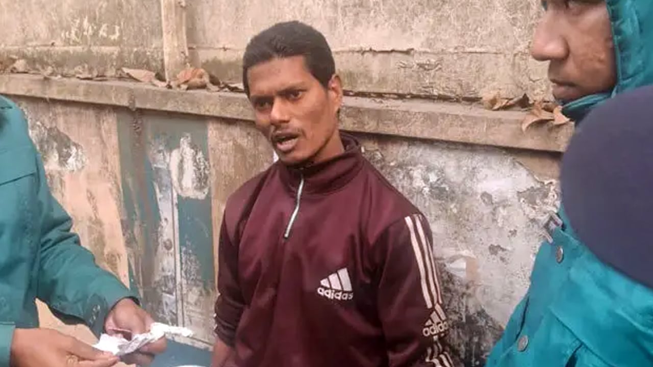 তারেক রহমানের বাসভবনের সামনে দুজন আটক