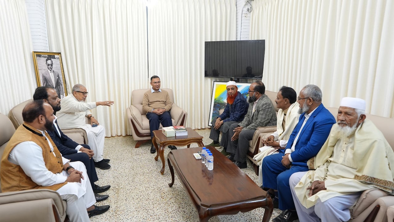 তারেক রহমানের সঙ্গে ১২ দলীয় জোটের কয়েকজনের বৈঠক