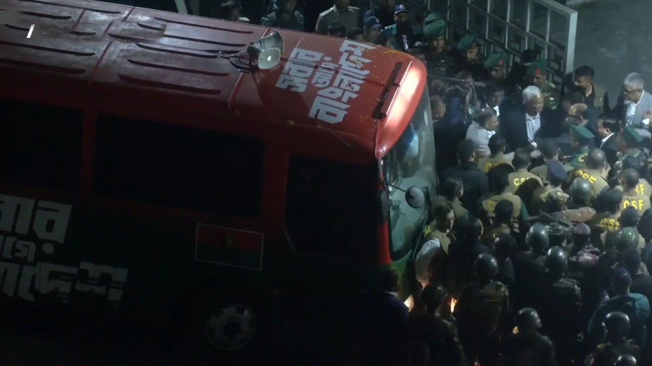 মাকে দেখতে এভারকেয়ারে তারেক রহমান