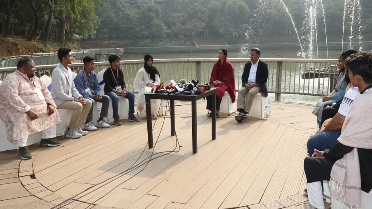 প্রাথমিকের শিক্ষকদের আরো যোগ্য ও দক্ষ করতে চাই