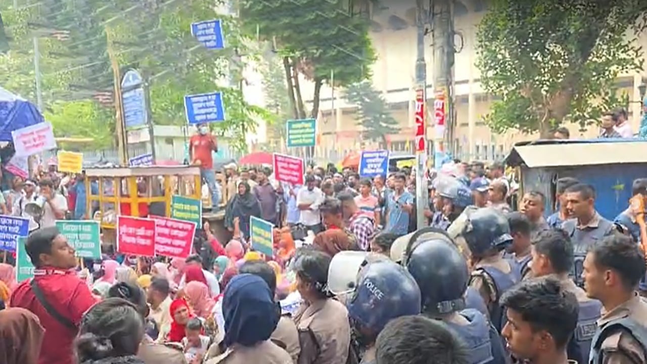 শাহবাগে ফের মুখোমুখি শিক্ষক-পুলিশ