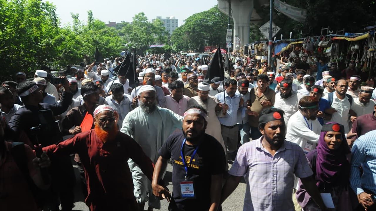 এমপিওভুক্ত শিক্ষকদের ‘কালো পতাকা মিছিল’