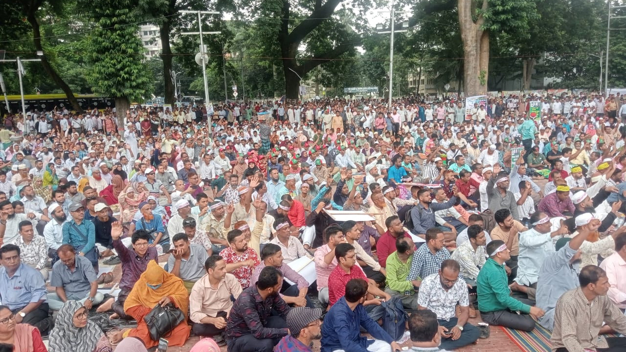 তিন দাবি আদায়ে সর্বাত্মক আন্দোলনের হুঁশিয়ারি প্রাথমিক শিক্ষকদের