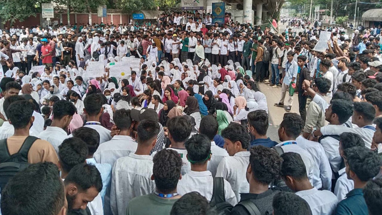 দাবি পূরণের আশ্বাসে ক্লাসে ফেরার ঘোষণা কারিগরি শিক্ষার্থীদের