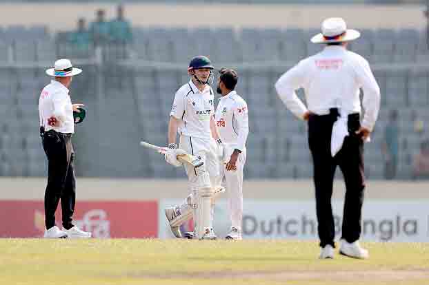 ভূমিকম্পে আতঙ্কের মধ্যেই প্রথম সেশন শেষে আয়ারল্যান্ড ৭ উইকেটে ২১১